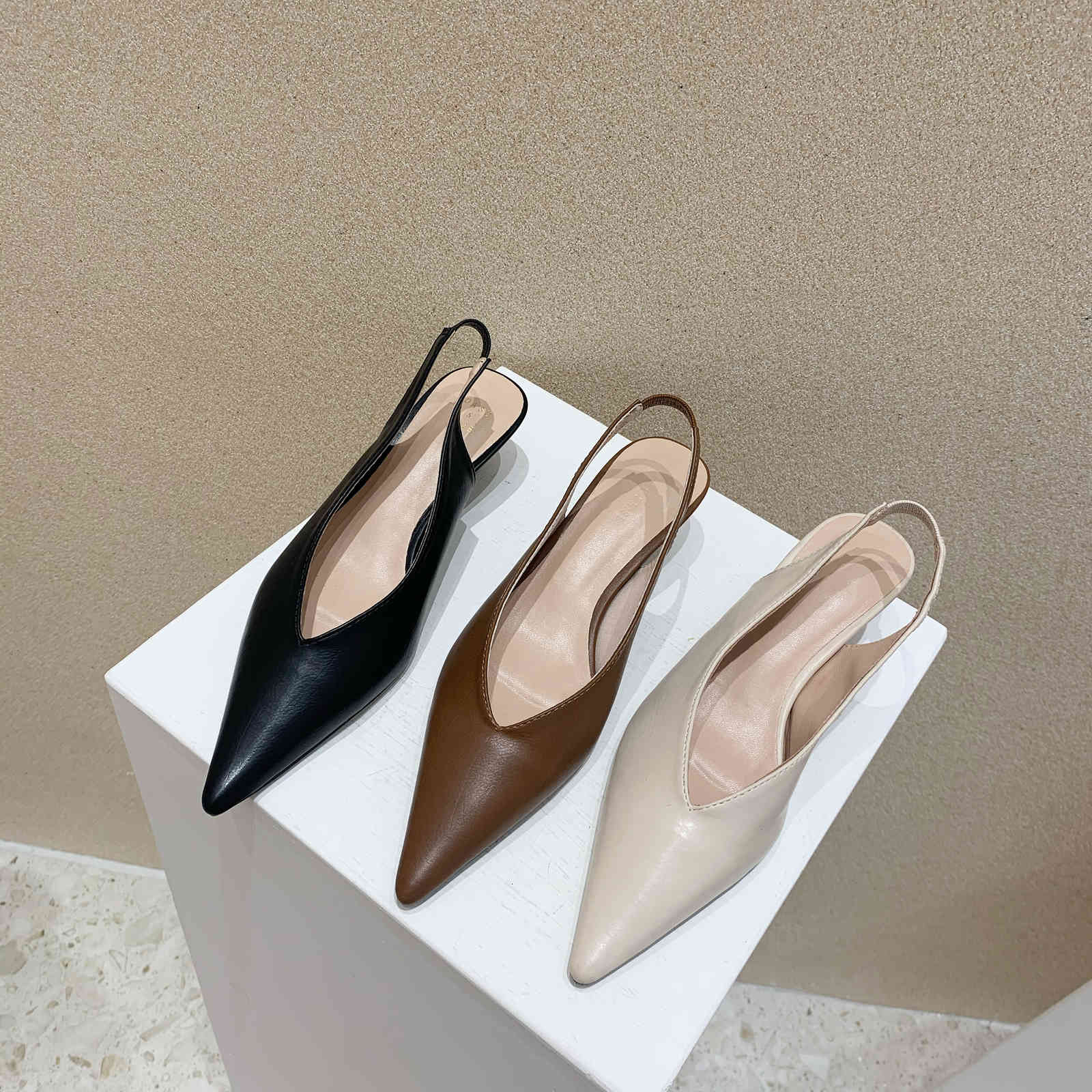 

Sandals Baotou retro-girdle hollow pointed to women's stiletto slippers 52RJ, 1# shoe box