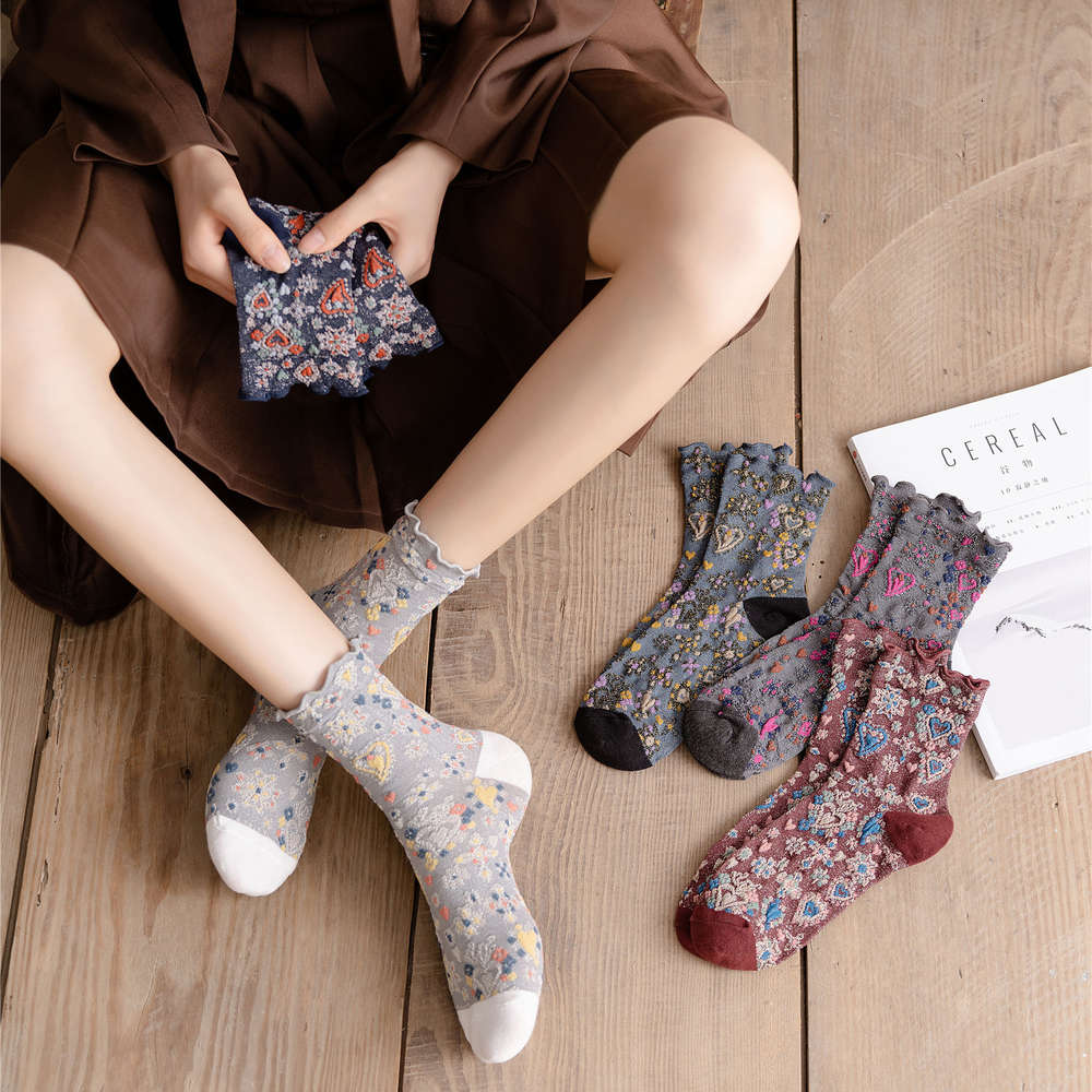 

Autumn new women's fungus edge socks gold and silver silk jacquard college wind tube, Black