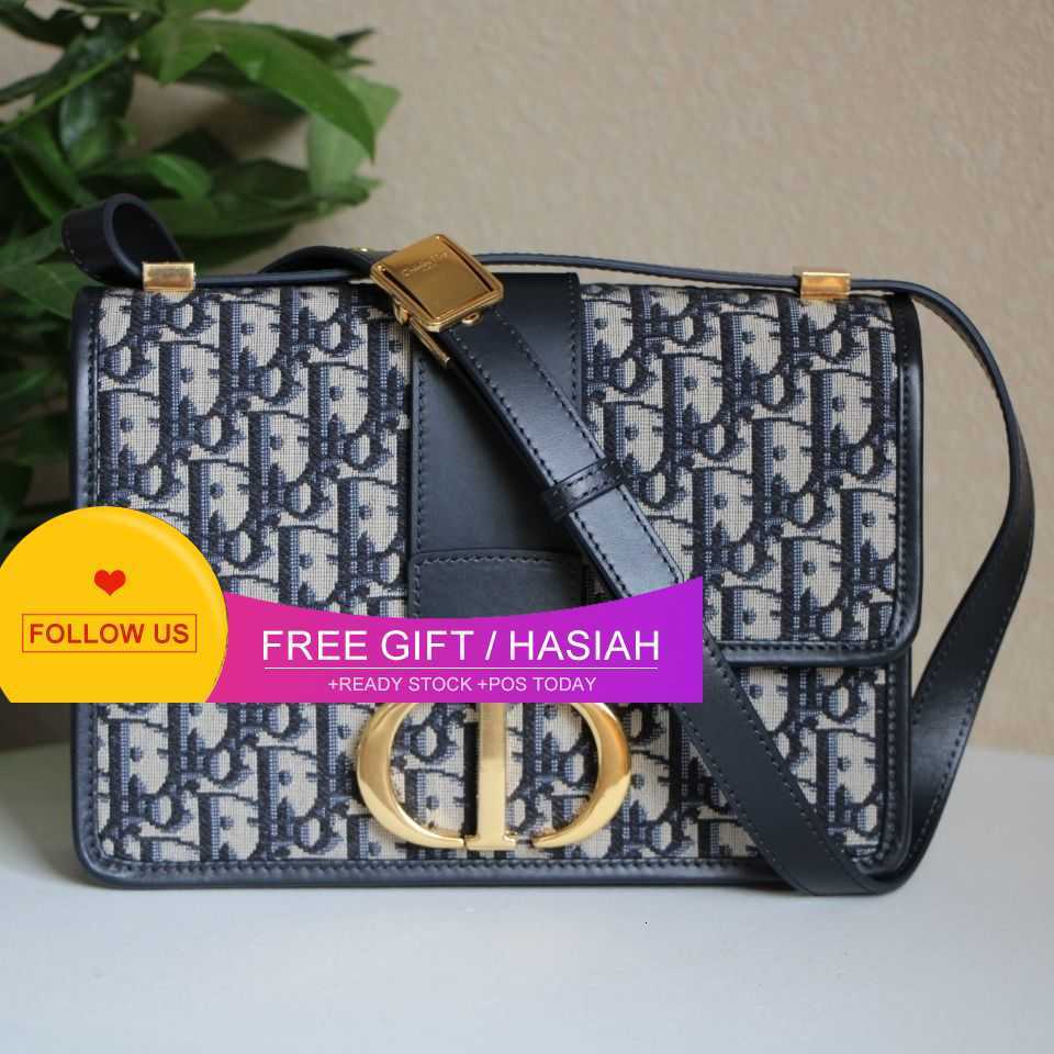 

Slant Montaigne Bag, Size 24 Ã Seventeen 8cm Handbag