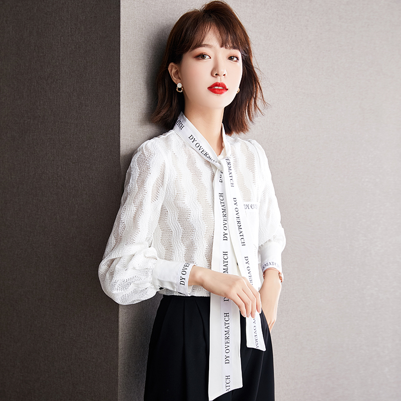 

Quality Letter Print Ribbon White Lace Shirts Runway Ladies Designer Casual Office Button Long Sleeve Elegant Women Bow Tie Blouses Hollow Out Tops Spring Fall, Champagne