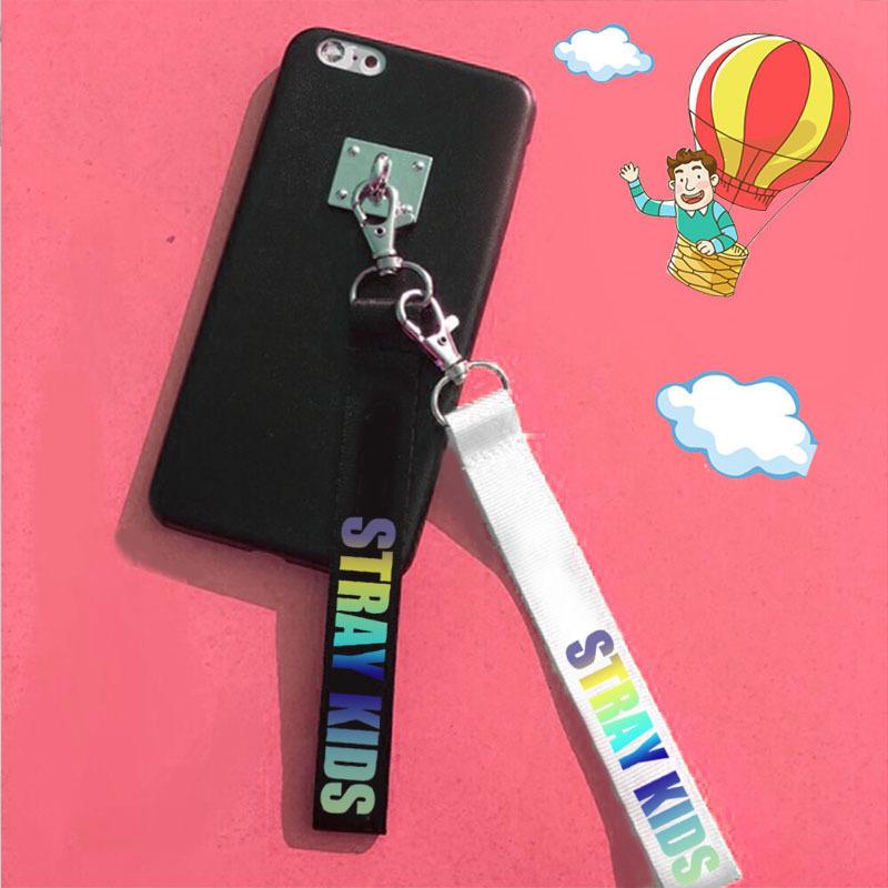 

Keychains Stray Kids LEVANTER MIROH Strip Portrait Key Chain Keyring Cute Phone Strap Laser FELIX MIN HO CHAN WOO JIN FH641