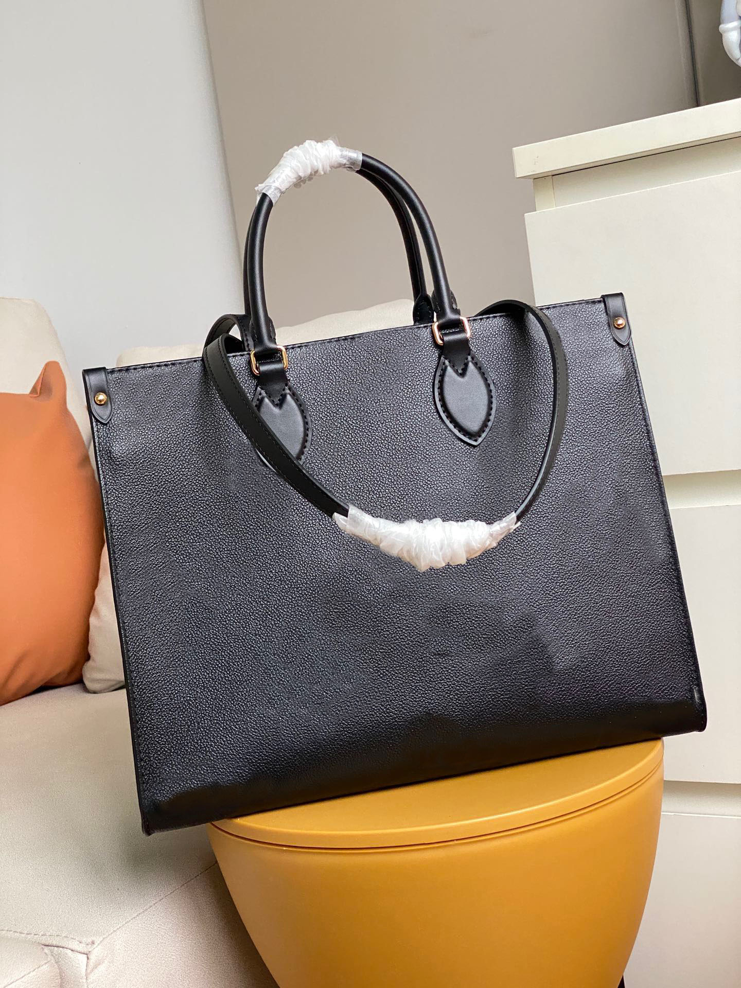 

Top Women Leather Shoulder Bags Luxury Messenger Bags Tote Designer Handbag Purse Designers ONTHEGO Handbags Clutch VUTTON Sac, Red;black