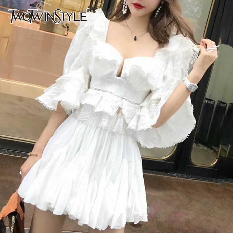 

TWOTWINSTYLE Ruffle Lace Blouse Women White Shirt Autumn Sexy Ladies Square Neck Tops Puff Sleeve Korean Fashion Clothing 210721