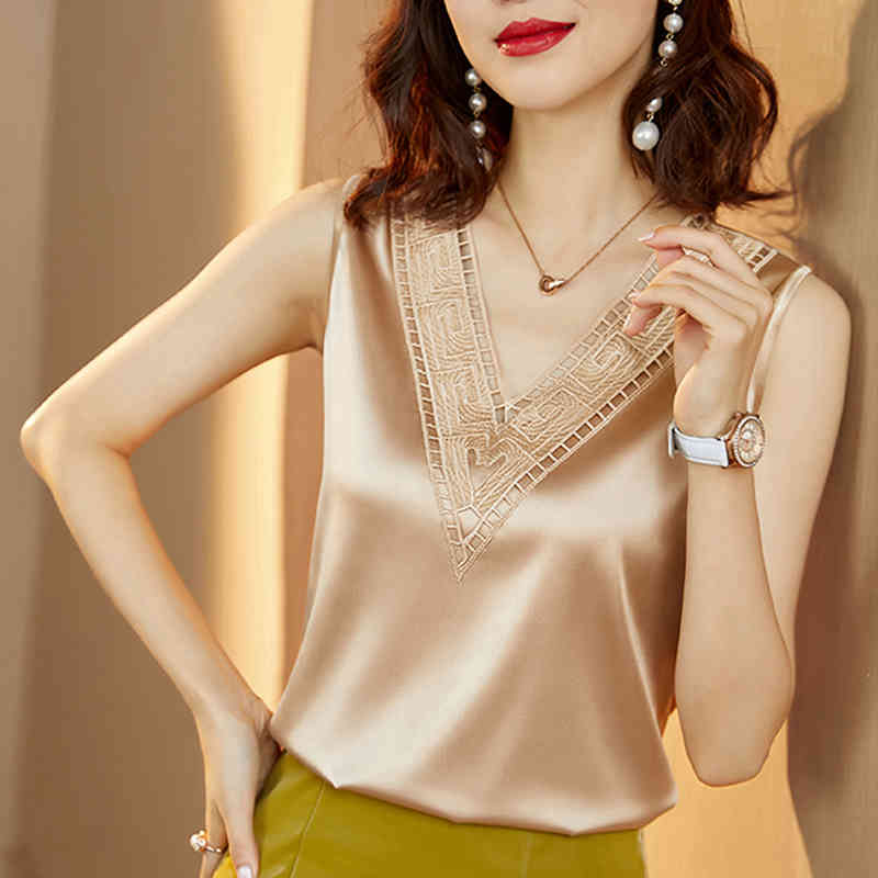 

Lucyever Elegant Sleeveless Satin T-shirts Women Summer Fashion Temperament Lace V-neck Tees Woman Plus Size Silk Ladies Tops 210521, Champagne