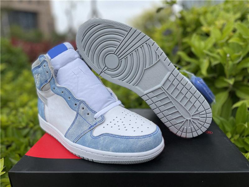 

With Box 1 High OG Hyper Royal Men Basketball shoes 1s Light Smoke Grey White Mens Sports Sneaker Trainer