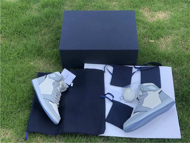 

Hottest Authentic 1 High OG Shoes Men Women Wolf Grey Sail Photon Dust White Low Outdoor Sneakers Trainers Sports With Original Box Metal Pendant Dust Bag 36-47, Customize