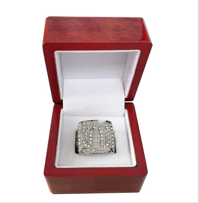 2006 Indianapolis Championship ring in a beautiful wooden case-image-734422589