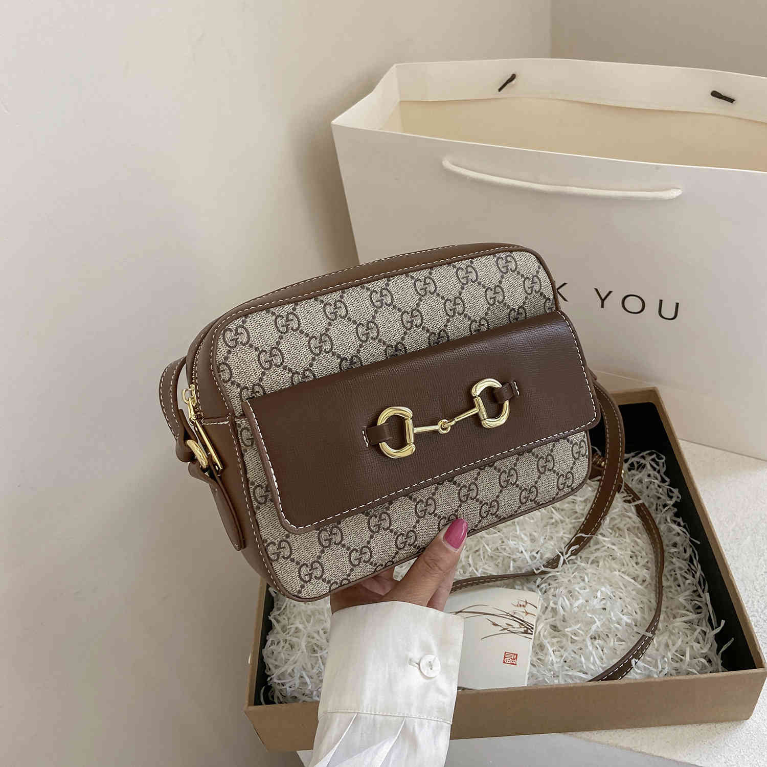 Outlet bon marché en ligne 70% de rabais sur la vente 2021 Spring and Summer New Women's Sac Buckle caméra imprimée Sac à épaules Sac à épaules M