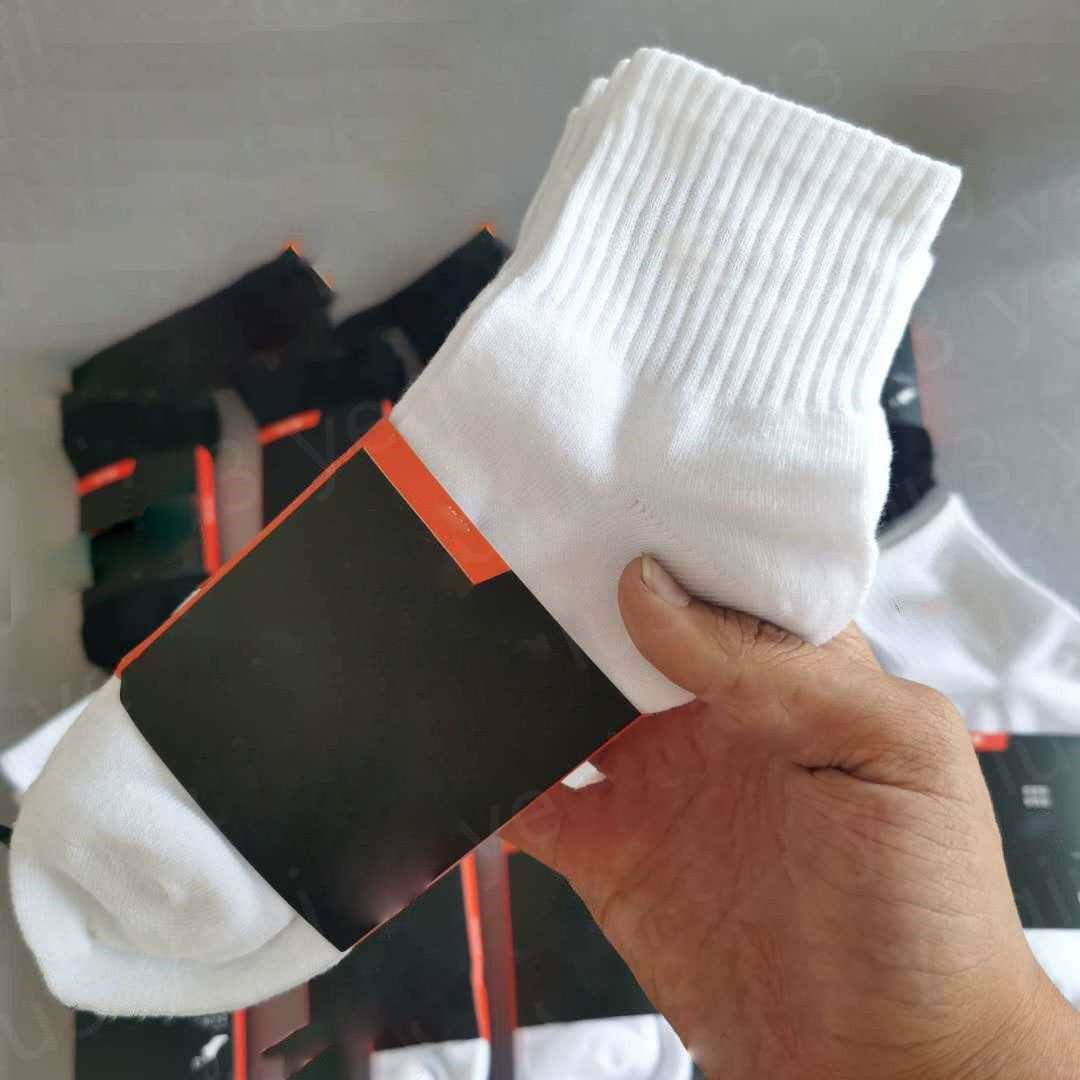 

Mens Socks Women Classic Ankle Letter Breathable black and white mixing Football basketball Sports Sock High Quality, Desiccant