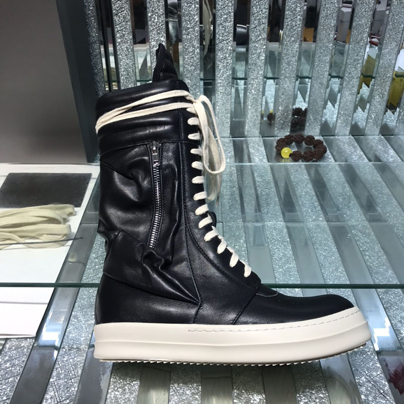 

2022 Classic Genuine Leather Ankle Boots Men Slip On Black Pink Flat Man Women Designer Inverted triangle Outdoor Walking SHOES