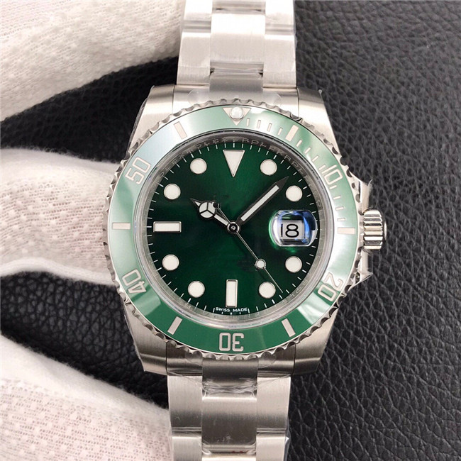 

VS Men's Watch has diameter of 40mm withsolid spindle with 3135 integrated movement and a top-grade polished sapphire crystal mirror, As shown