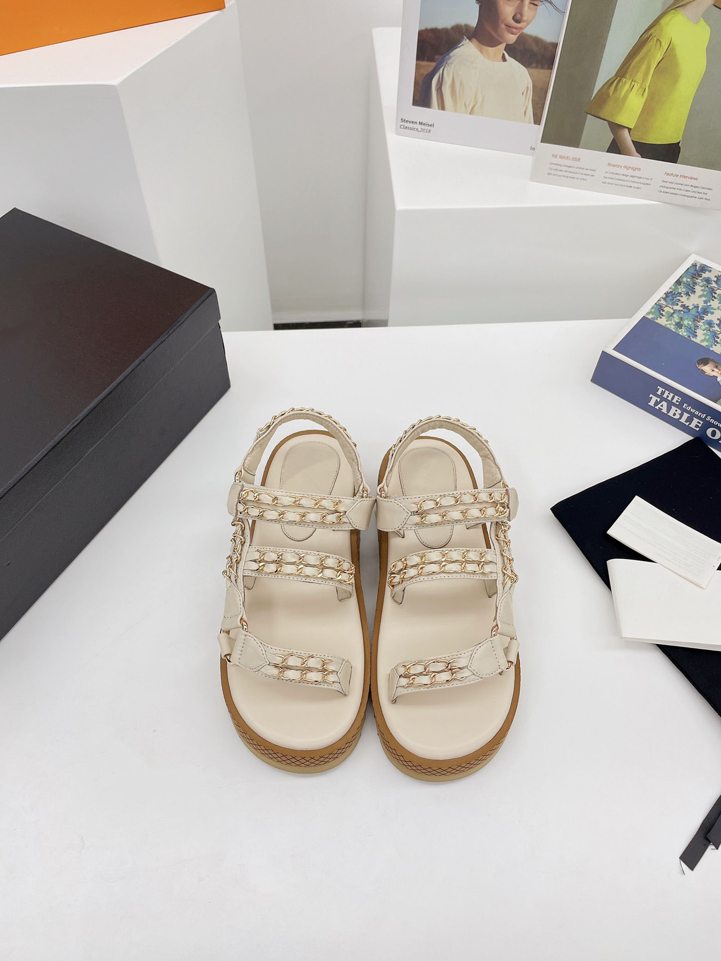 

2021 Luxury Designer Women Sandals A1 Summer Leisure Sofe Leather Chain Thick-soled Height-enhancing Casual Shoes All-match Fashion Top Quality With Box Size 35-40, Color 7
