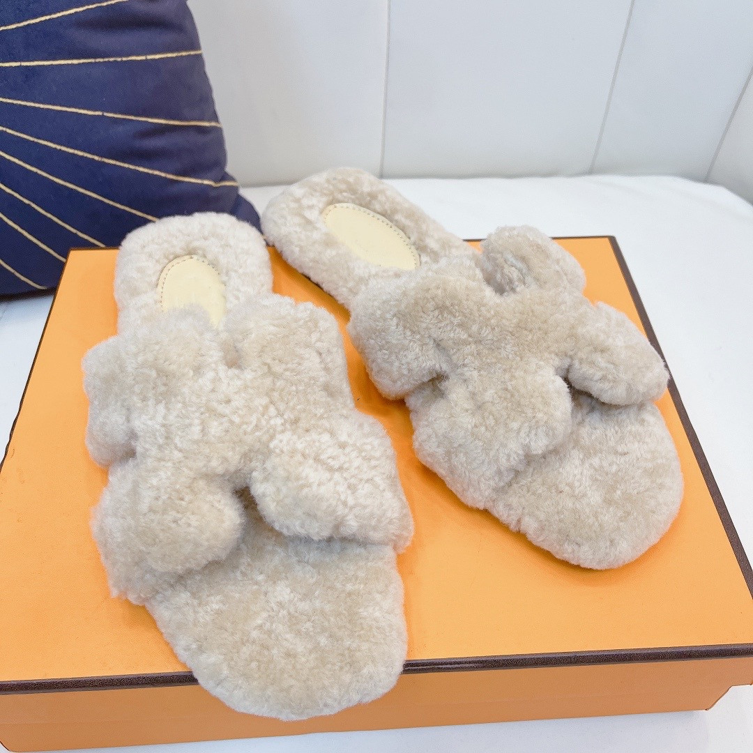 

Luxury Designer Slippers Furry Slides Winter Warm Wool slide Women Shoes with Original Box Dust Bag Green Red Black White Begin Pink fashion Fur sandals trainers 0905, 04
