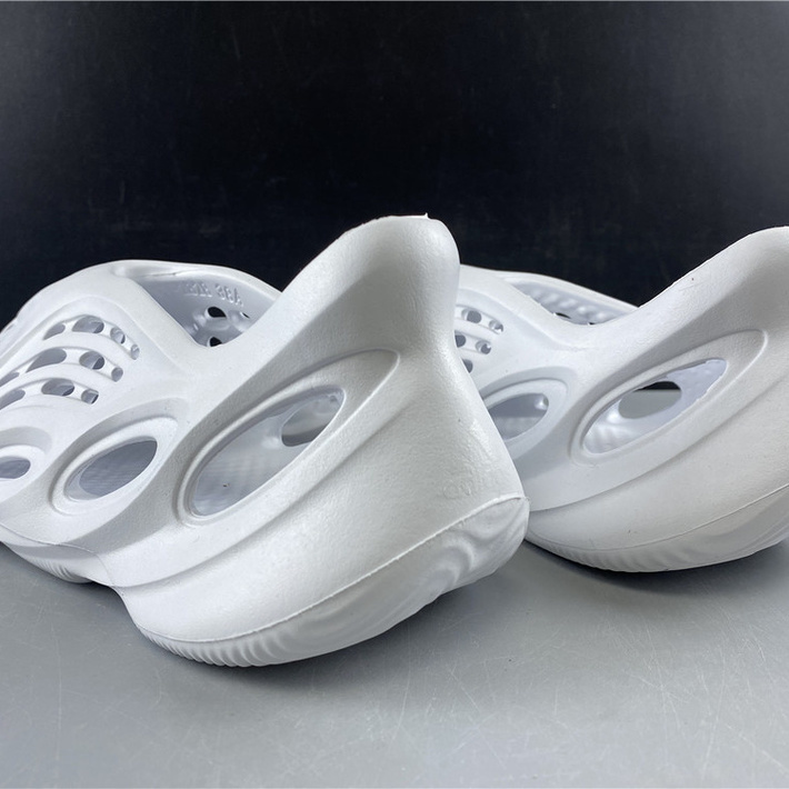 Yeesy Boost Boost Banquette osseuse Banc noir Pantoufles Blanc Kaki Hommes Femmes Femmes de basket-ball de basket-ball de basket de football 35-4