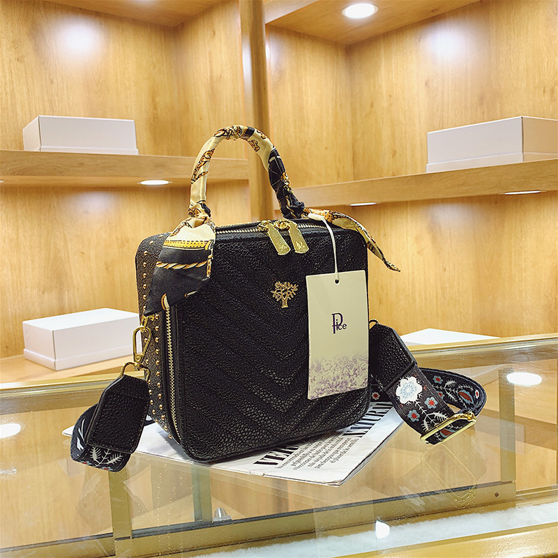 

Wholesale factory ladies leathers shoulder bags high quality styling vertical box bag street trend color leather backpack sweet little fresh embroidered handbag, Color-6238