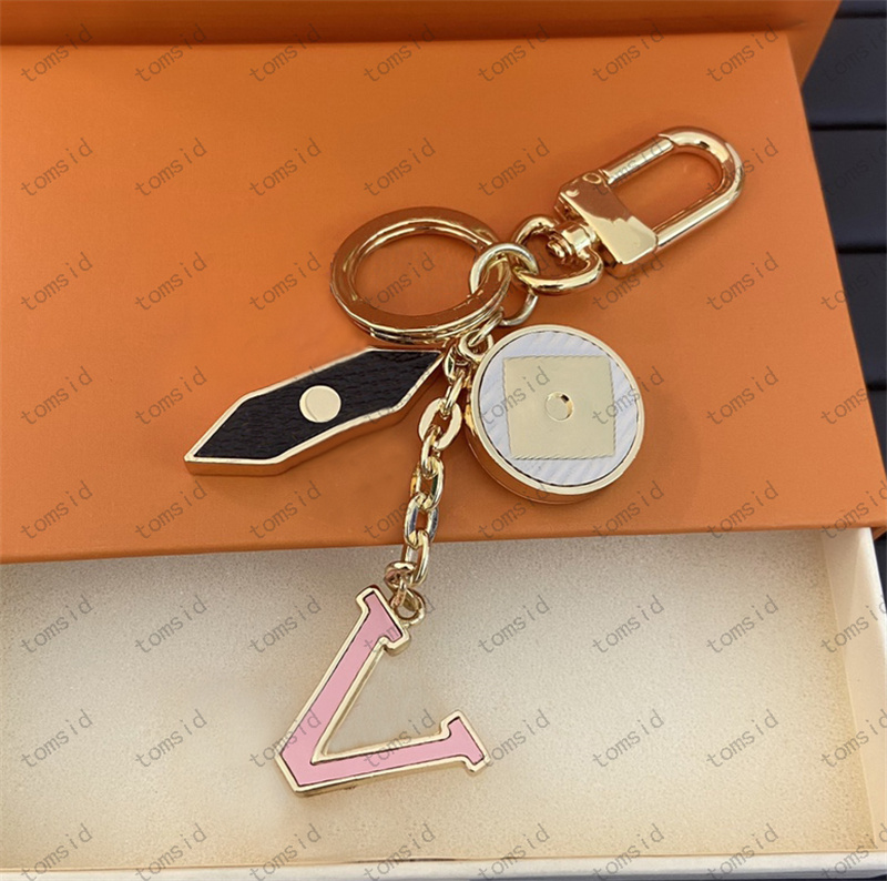 

Luxury Fashion Designer Key Buckle Car Keychain Handmade Gold Keychains Lovers Men Womens Bag Pendant Brand Designer Keyrings For Lady