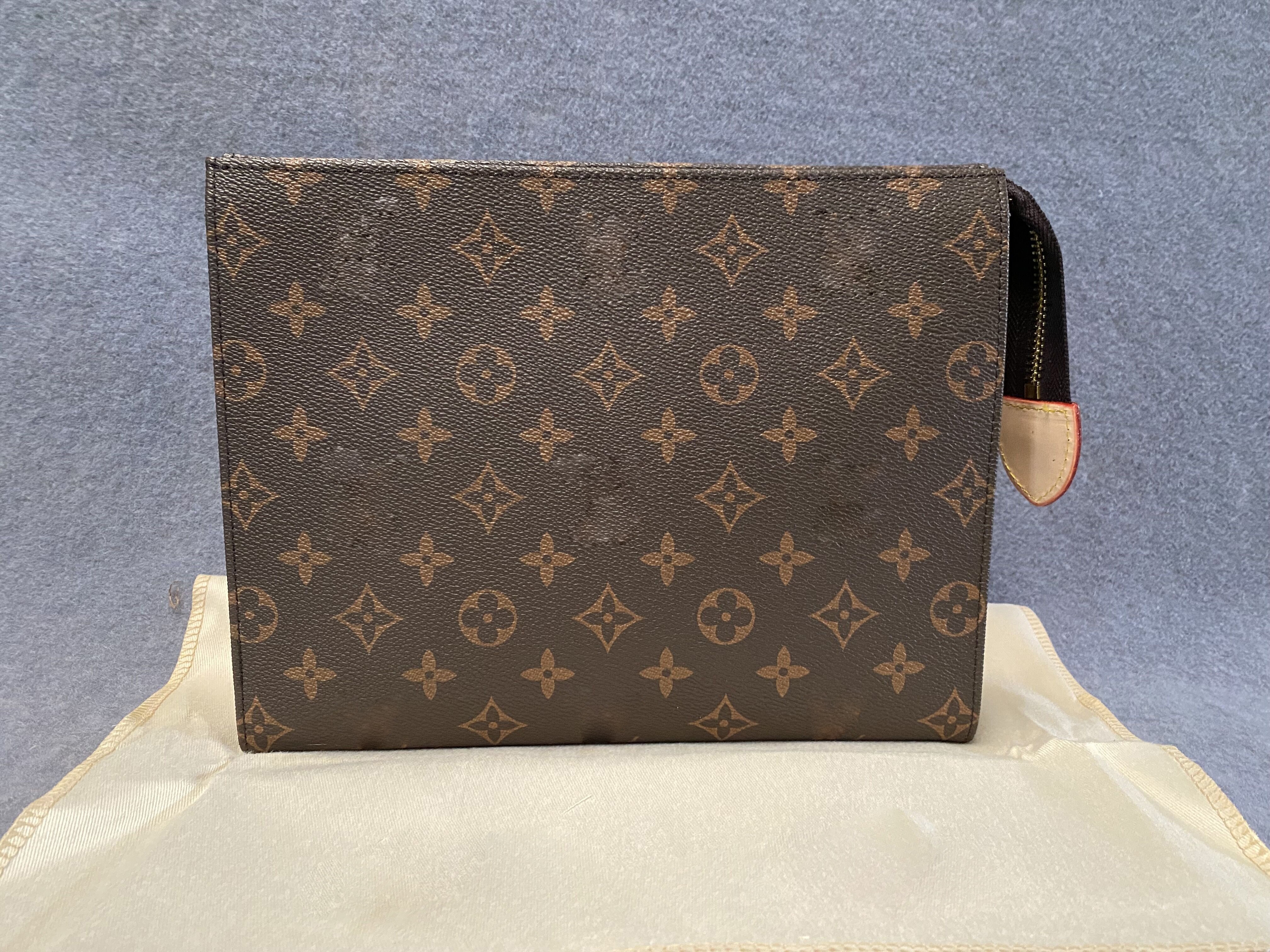 

LVLOUISVITTON VUTTON New Travel Toiletry Pouch 26 cm Protection Makeup Clutch Women Genuine Leather Waterproof 19 cm Cosmet