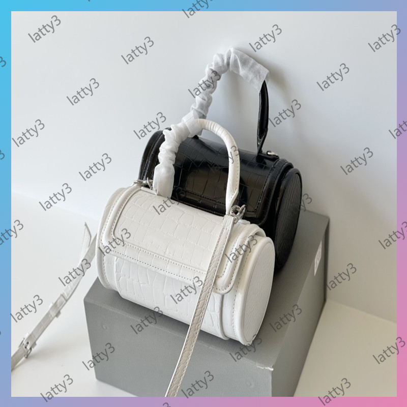 

Women Luxurys Designers Handbags 2021 Womens Casual Barrel Purse Crossbody Bag Sac Homme Lady Shoulder Bags Luxurys Crossbody Bag 21052602T