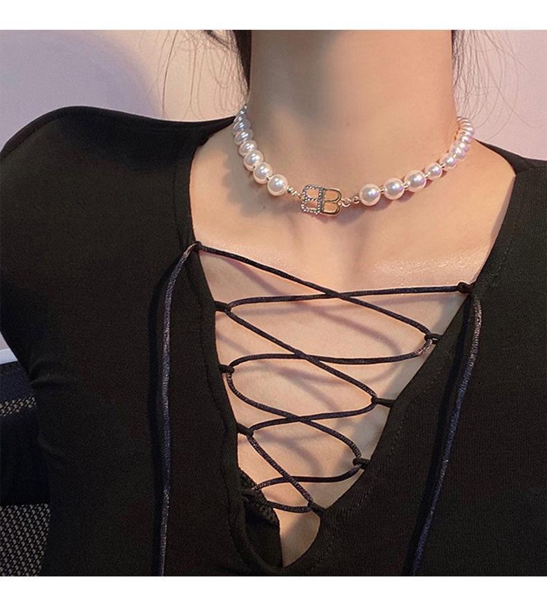 

Chains Letter Pearl Women's Necklace Light Luxury Design Sense Retro Fashion Wild Woman Clavicle Chain High-Sense Jewelry