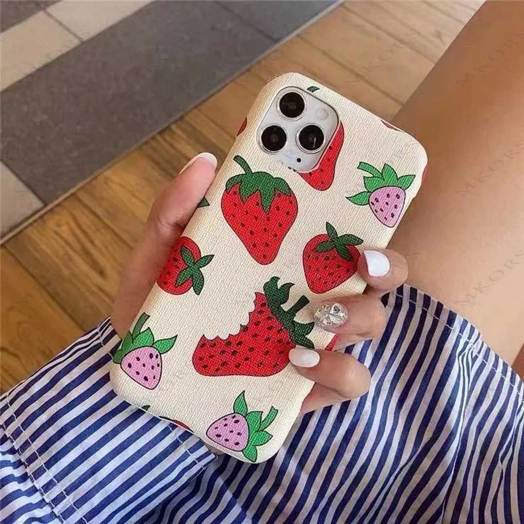 

Fashion Letter Mobile Phone Cases for iPhone 13pro 13 Pro 12 12pro 11 11pro X Xs Max Xr 8 7 8plus 7plus Hard Texture Strawberry Print Skin Case Cover