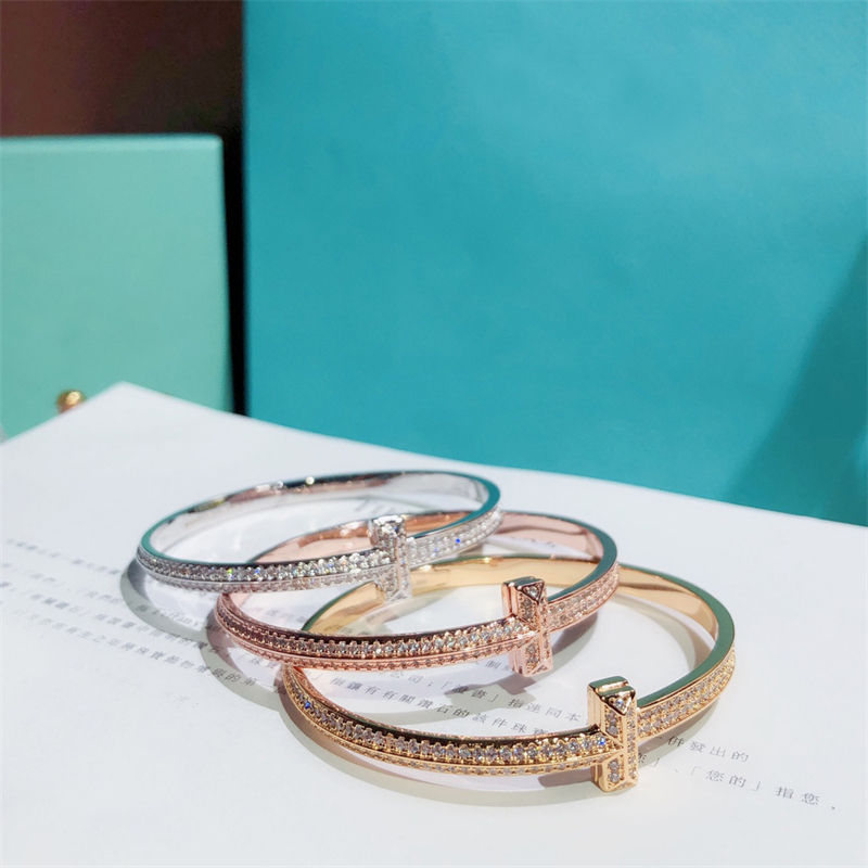 

Designer Luxury T Womens Jewelry Bracelet Men Luxurys Women Bracelets Designers Mens Elegant Senior Jewellery