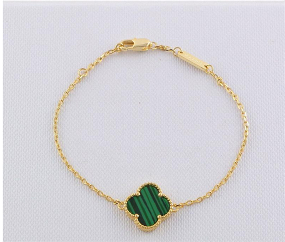 

Womens Fashion 1Charm Bracelets Designer Four-leaf Clover Bracelet 2019 New Luxury2020 Gold Silver Bracelet For Womens, Golden;silver