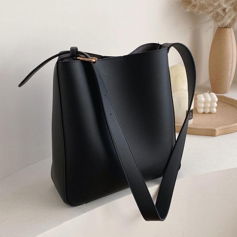 

Cross Body Leather Vintage Pu Shoulder Bags For Women Fashion Large Capacity Crossbody Women's Solid Color Bucket Handbag, Black