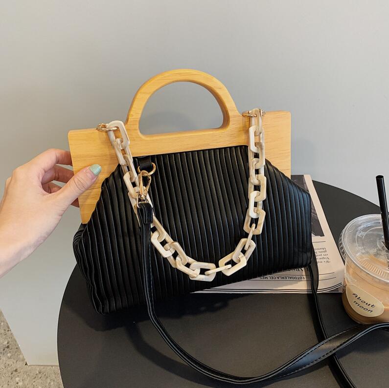 

wholesale womens leathers shoulder bags fashion pleated cloud bag simple and elegant solid color leather handbags personality super chain women handbag 8 colors, Red(boutique box)