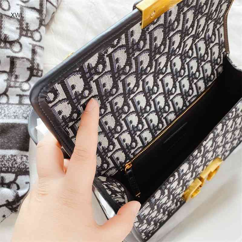 

D family queen Montaigne bag old flower buckle flip Saddle Bag Canvas postman shoulder slant women's