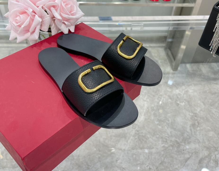 

Designer Women Metallic VLogo Signature trim Sandal grained cowhide 0.5 cm heels leather slippers sandals vintage classic Top quality with box size 35-40, Color 5