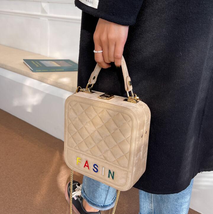 

Wholesale factory classic plaid sewing womens shoulder bags winter trend solid color flannelette handbag simple atmosphere hard box shaped fashion chain bag, Red(boutique box)