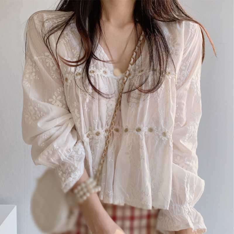 

Chic Hollow V-neck Blouse Korean Fashion Flower Blouses Women Spring Autumn Long Sleeve Shirt Tops 210721, White