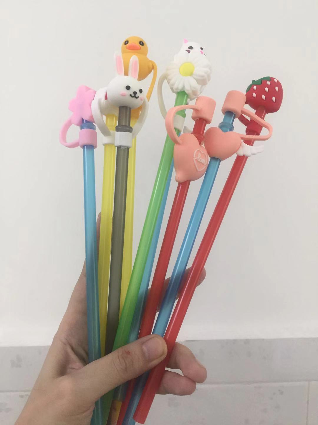 

2021 Factory Price Plastic Reusable Creative Cartoon straw with Cute Topper Drinking Straws for Tumblers