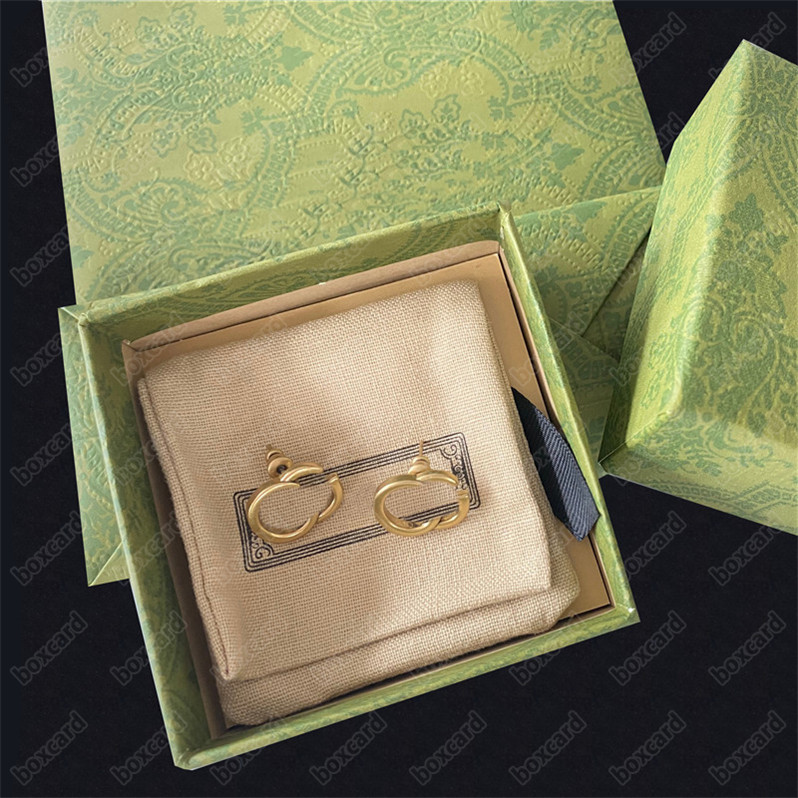 Boucles d'oreilles à charme à double lettre avec boîte à cadeaux clos de tampons en relief dangler pour femmes pour femmes anniversaire225a