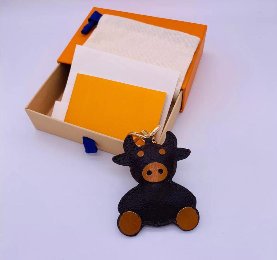

2021 Fashion Keychain Cute Cattle Design Handmade Car Wallet Bags Pendant Leather Keychains Unisex