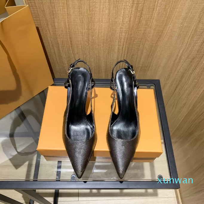 2021 Chaussures de robes créatrices de mode dames hautes talons exquis et bracelet confortable femme lettres bottes courtes matériaux en cuir tai