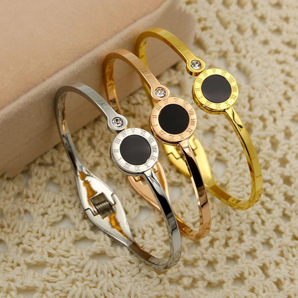 

Trendy Women Rose Gold Cuff Bracelet Luxury Brand Designer Bracelets for Women Roman Numerals Black Shell Female Jewelry Q0717