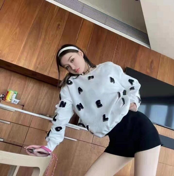 

Fall 2021ss High-end designer women's sweater Fashion round neck comfortable and casual warm body letter C printed jacquard, Customize