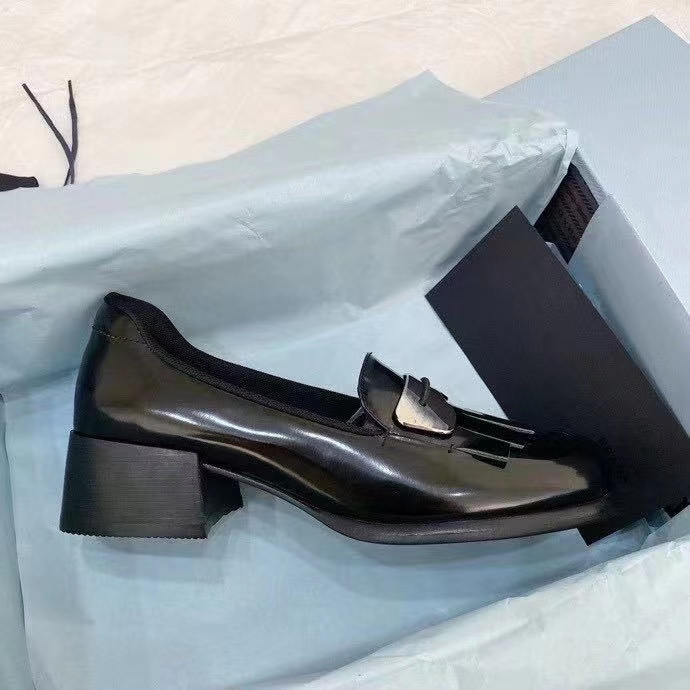 

2021 thick-soled tassel formal shoes add fashion sense with small leather metal decoration in college style design, Black