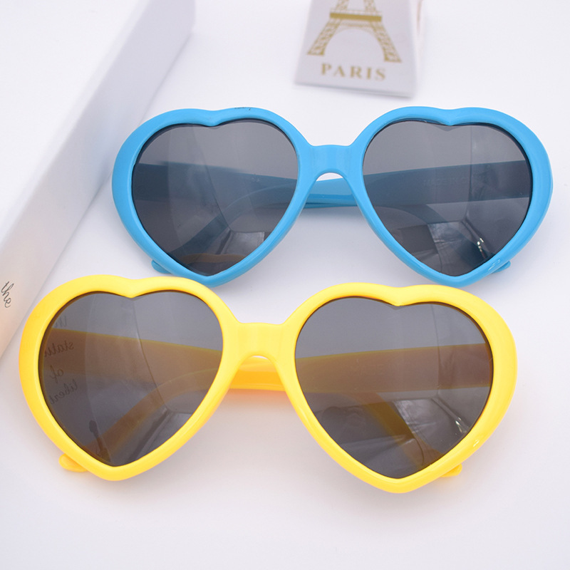 

Wholesale Love heart shape classic plastic sunglasses vintage sun glasses for women men kids child multi colors, White;black