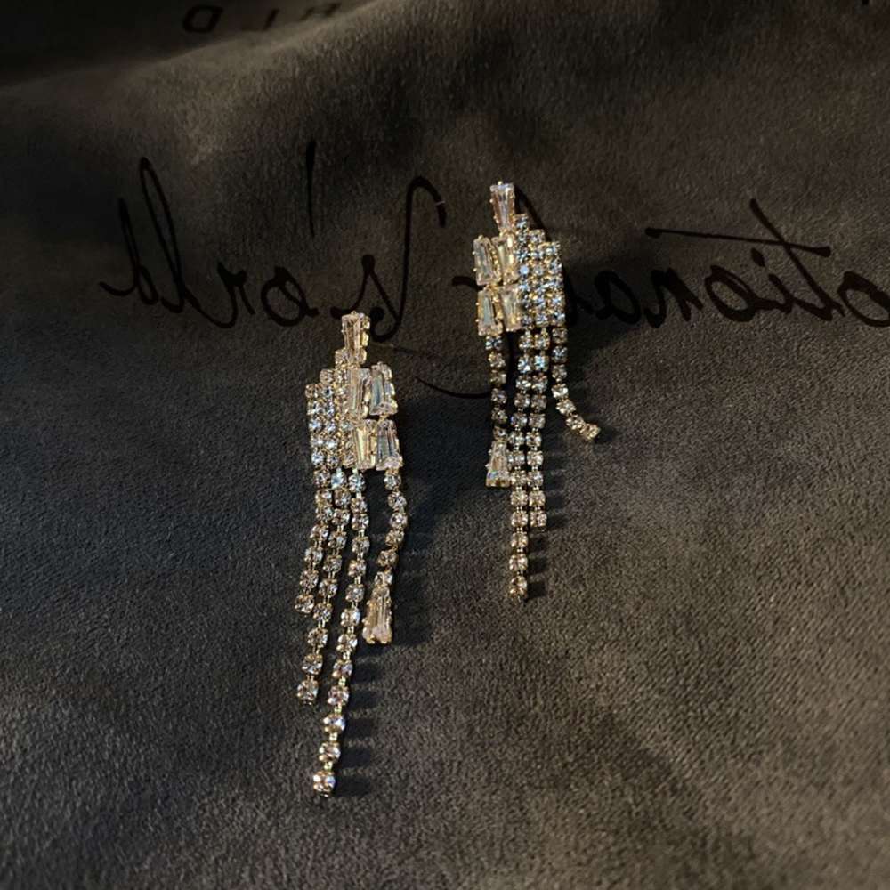 

earrings Runaway princess flash diamond Tassel Korean net red high level autumn and winter S925 temperament simple Earrings, Golden