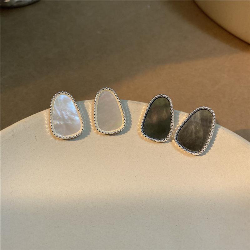 

Dangle & Chandelier Good Quality Simple Retro Oval Natural Shell Earrings For Women South Korean Fashion Versatile Earings Wholesale