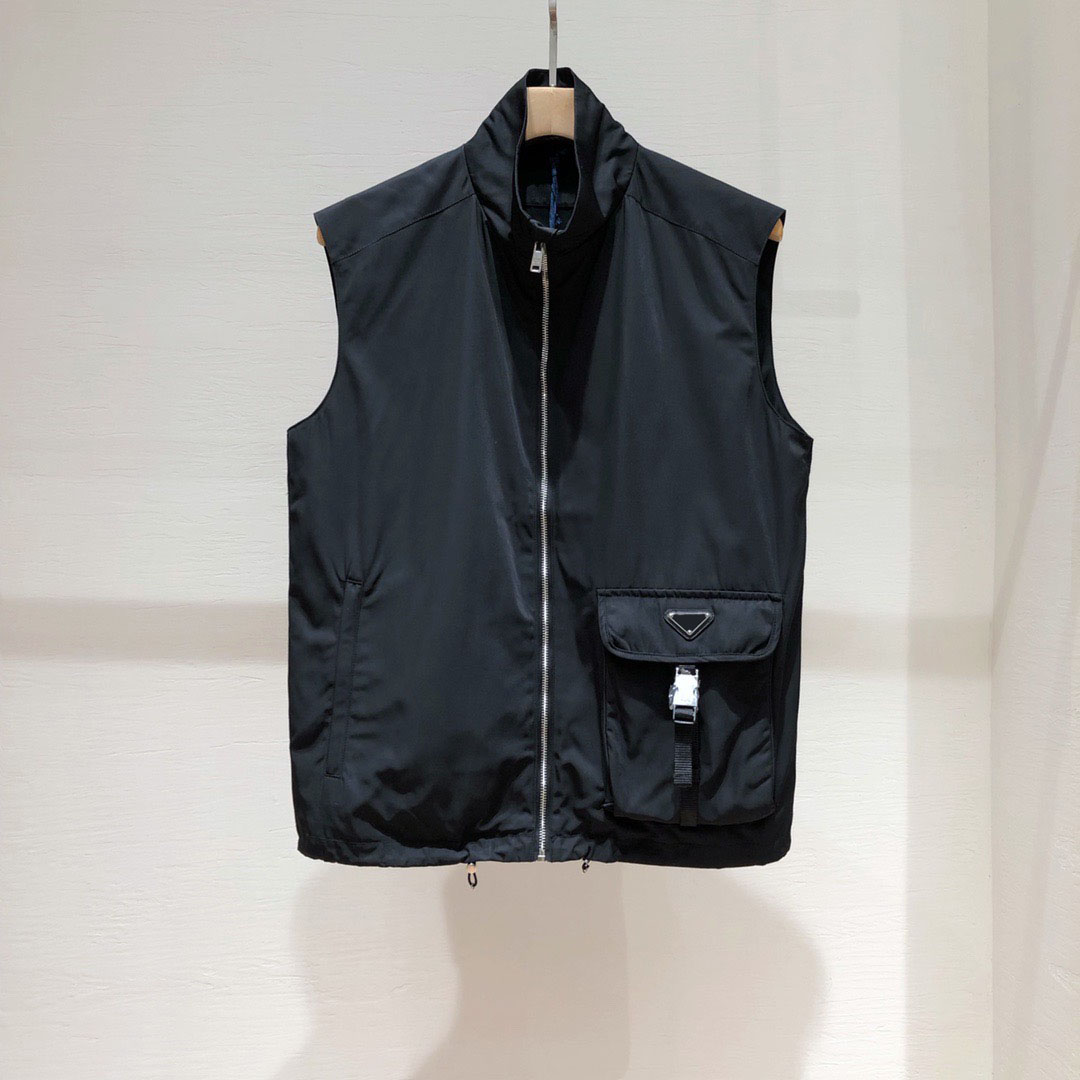 

21ss lastest triangle black man wind vest