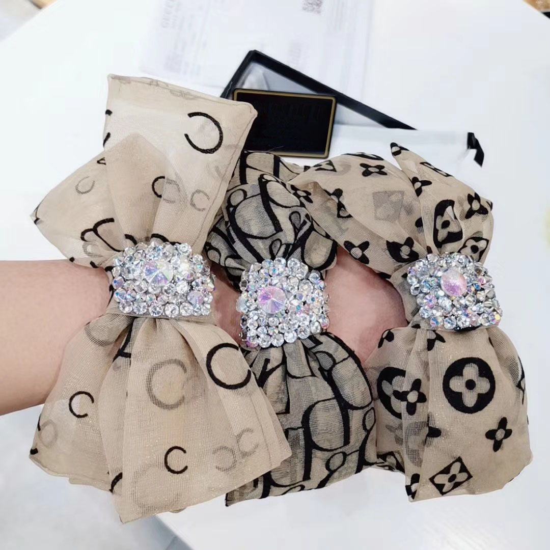 

Fashion Vintage Styles Wide Edge Bowknot Headbands Luxury Brand Letters Print Rhinestone Hair Hoop Charm Women Hairbands Headwarps Accessories, Slivery;white