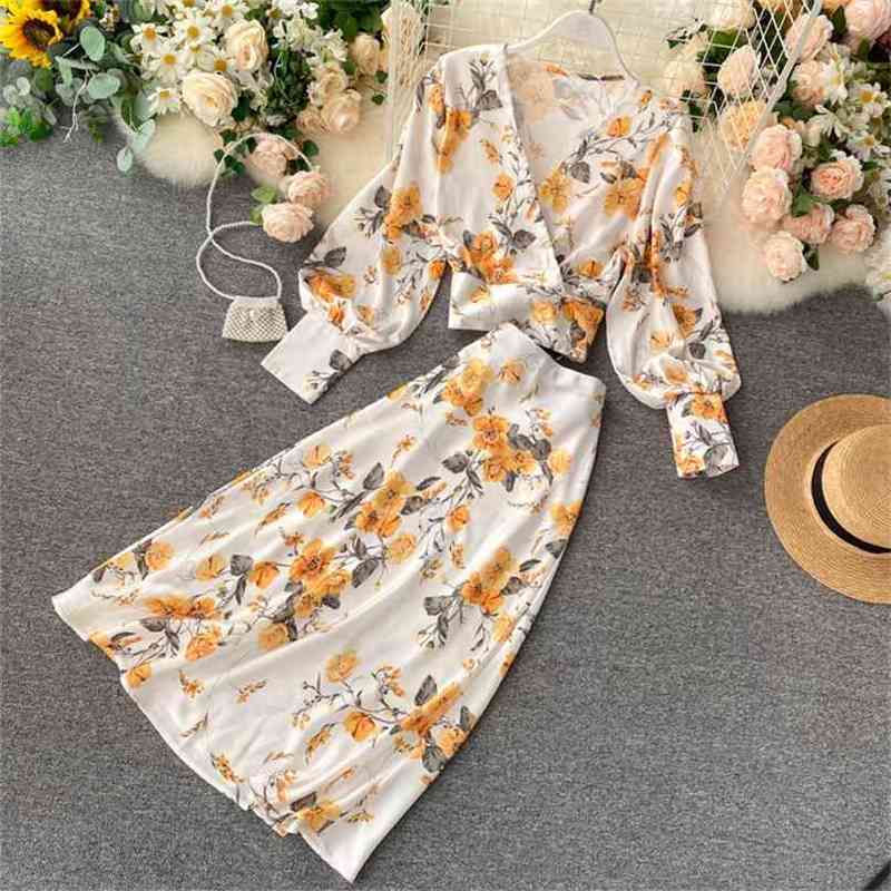 

Women Beach Two Piece Sets Summer Vintage Floral Printed Outfit Ladies Puff Sleeve V-neck Sexy Blouse Tops + A Line Skirts Suit 210525