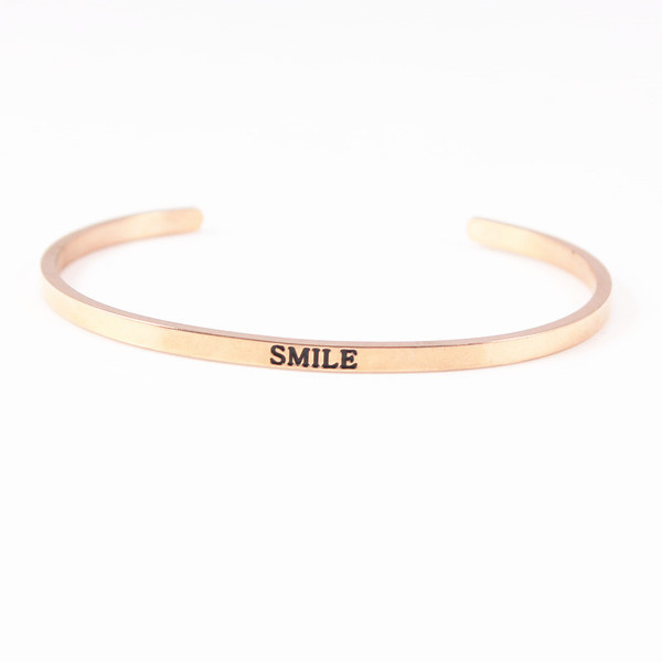 

Bracelet Cuff Bangle Best Friend Sister Gift Mantra Quote "smile" Stainless Steel Engraved Motivational Jewelry for Women Q0719
