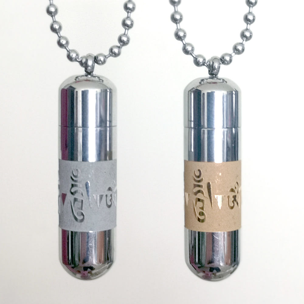

Stainless Steel Buddhism Amulet Locket Pendant Necklace Shurangama Mantra Sanskrit Six Words Jewelry Men Openable Cylinder Perfume Bottle Ash Urn Storage Case