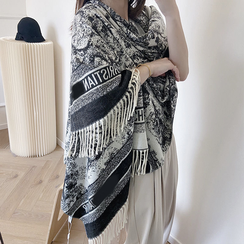 

Autumn and winter new cashmere shawl women travel ethnic style thick warm scarf luxury designer