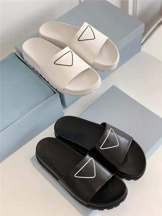 

2021 spring and summer catwalk slippers, ladies sandals, high-end fashion, versatile styles, two colors available, simple luxury, sizes 35-3, Black