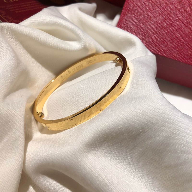 

2022 Luxury Love Bracelets women Screw Bangle GFB 18K Gold Plated Classic Bracelet Original Box Card Bag Unique Code Numbers None Diamond
